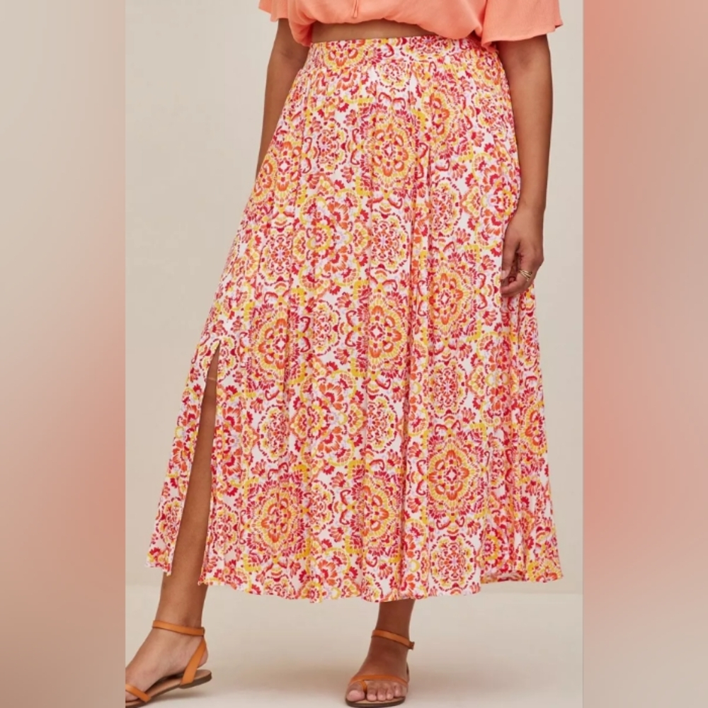 🦋 Torrid Medallion Skirt